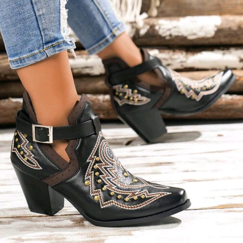Women's Fashionable Punk Embroidered Short Western Boots - Picture 3 of 5